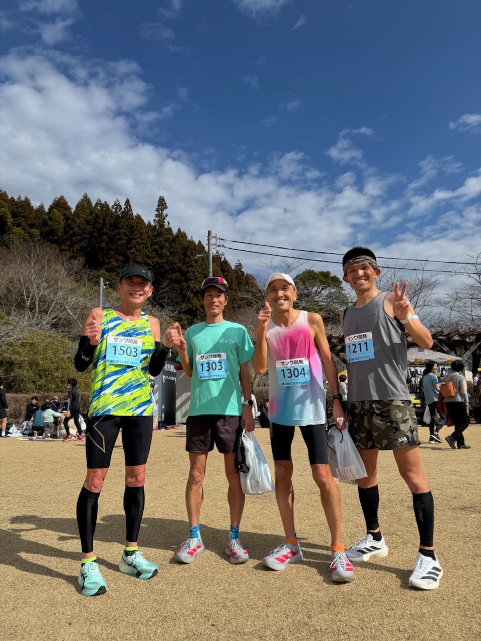 マラソンの先輩方！とゴール後に記念写真！みなさん自分より速い！<br><br>目標である。<br><br>コツコツと差を縮めていこう(*´▽｀*)<br><br>みなさん！来週の静岡マラソン頑張ってください！！<br>