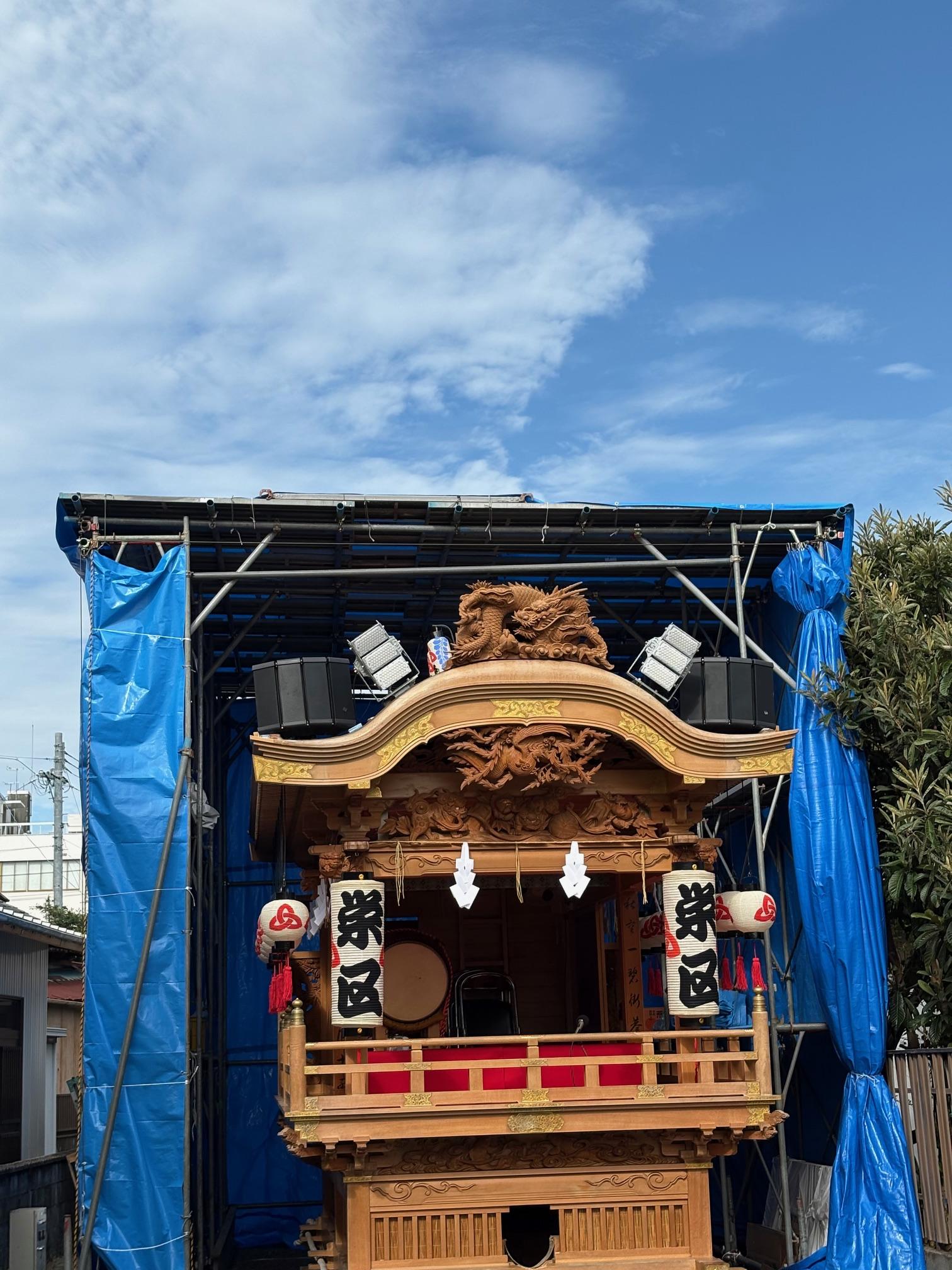 先週の10月3日〜5日は3年に１度の大祭！でした。<br>今回は、参加しませんでしたが<br><br>お祭りウィークは藤枝大手町商店街がお祭り１色に( ◠‿◠ )<br><br>8月ごろから各地域で踊りの練習を重ねている風景を見て<br>熱の入りが違うなとひしひしと伝わってきましたね( ＾∀＾)<br><br>院長は、3日間お祭りに参加して<br>自分は<br>金曜日：お祭りの掛け声をBGMにしながら治療を行いました！<br><br>土曜日はお休み<br><br>日曜日もお休み<br>