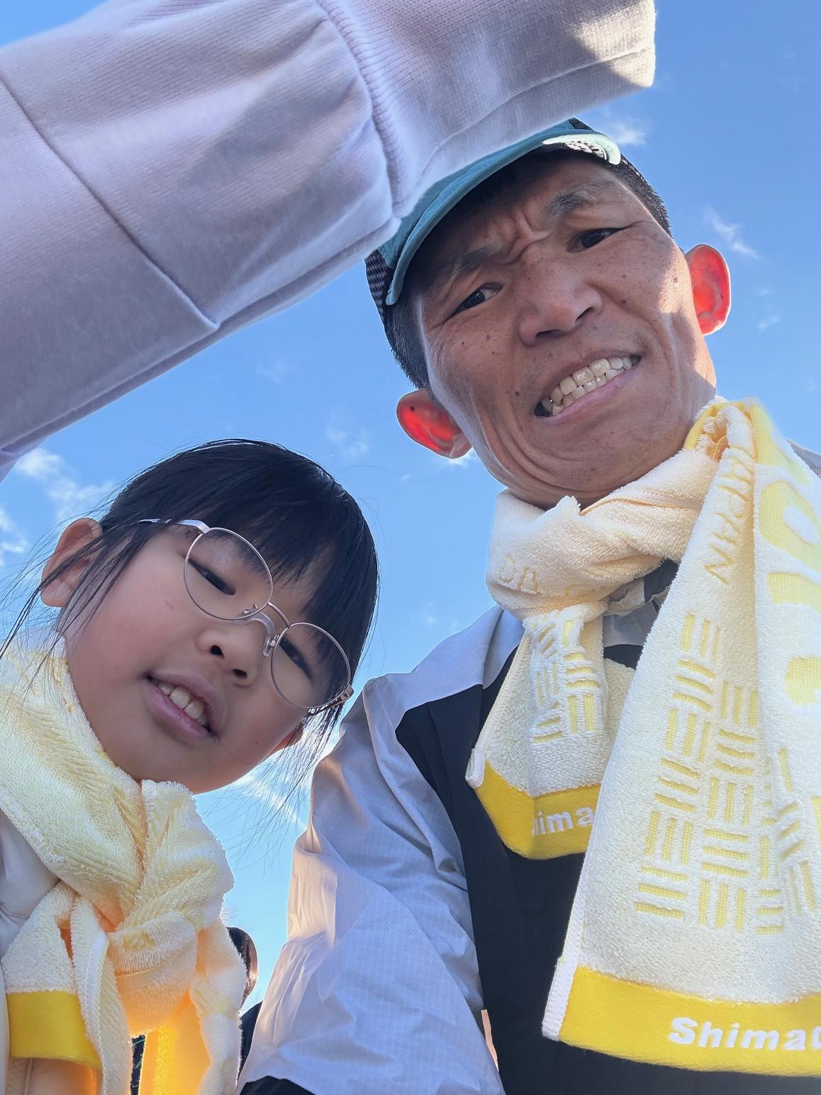 年明けて１月１日は元旦マラソンに参加した！<br>娘と２ｋｍに参加！<br>会場に行ってみたら想像以上に人がいてびっくり！！( ﾟДﾟ)<br><br>１６分２５秒でゴール！<br><br>初のレースで２ｋｍを走り切った！成長を感じた＼(^o^)／<br>