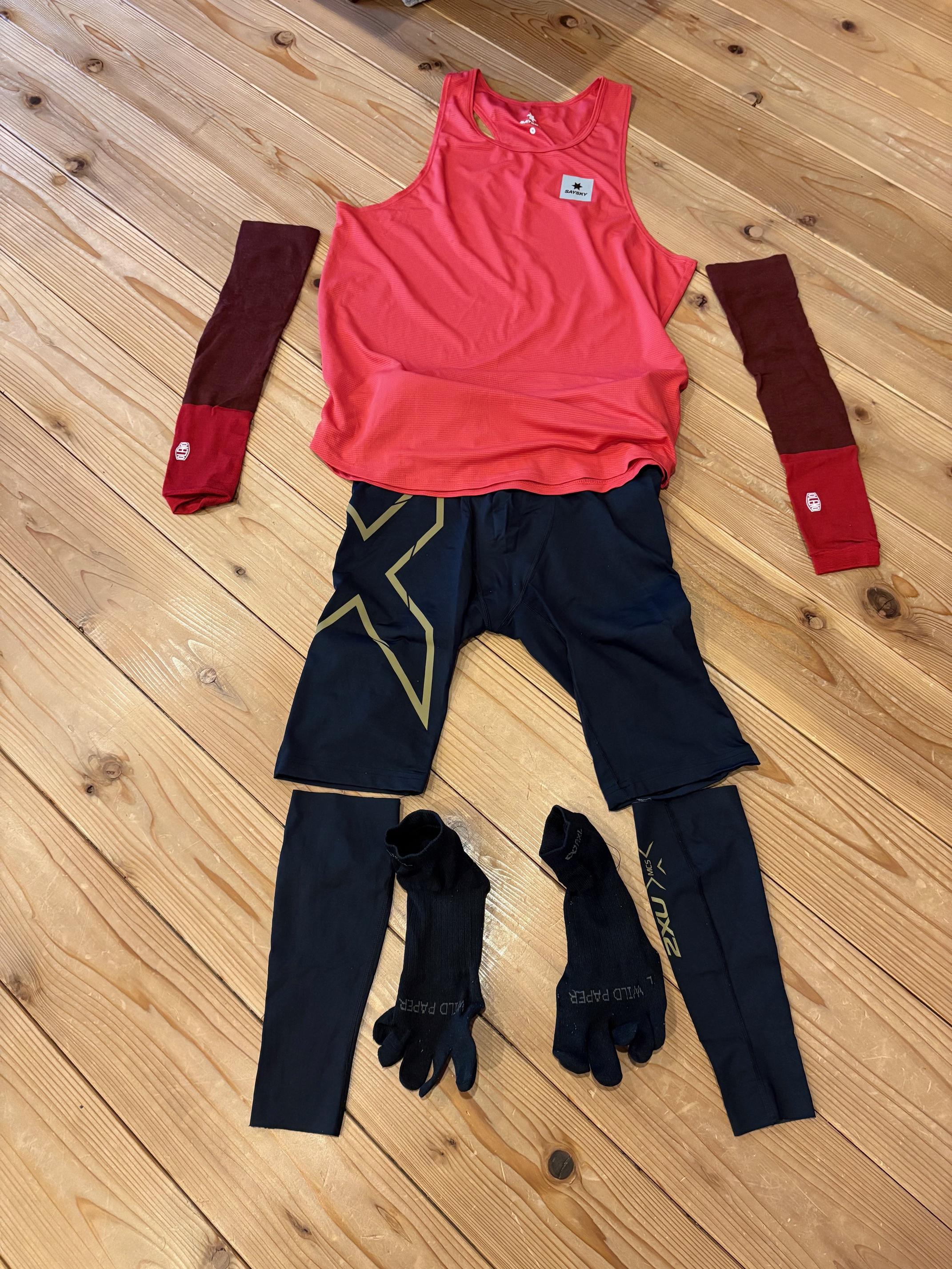 今週もあっという間に金曜日！

皆さんこんにちは！

水曜日から一段と寒さが厳しくなってきましたが、
ここ静岡県藤枝市はまだ暖かいかなと( ◠‿◠ )

北日本の方は大雪で大変かと思いますが・・・。

週末まで続きますので体調管理に気をつけて
お過ごしくださいませ( ´∀｀)


さてさて、週末はとうとうレースです。

前回出たレースが10月中旬でレースの間隔が空いてしまったので
ここは計画ミスでしたね。今年の課題ですね！

練習も今朝のイージージョグで終了！
土曜日は・・・身体をほぐす程度で終了！！


身体の調子は良い！
ここ最近は、新しく入った社員の施術練習を行なっているので
腰から下肢の筋緊張がいい具合にほぐれている気がする。

当日の気温も申し分ないぐらい低いので
言い訳をする要素が全くない。

悔いのないように挑戦して成功するか潰れてしまうか？

25日10：30号砲なので13：３０前には結果が出ている！
（出ていて欲しい( ^ω^ )）

去年に引き続きサブ３は最低目標として挑むとしよう！