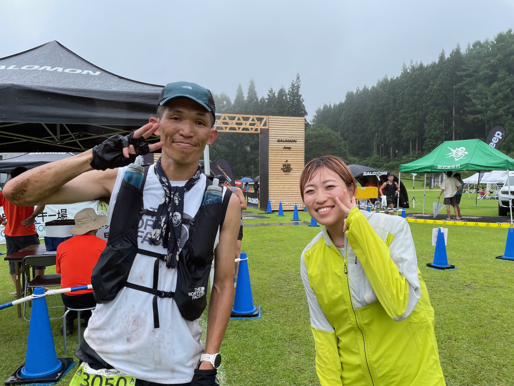 ゴール後は温かい汁や果物・シャリ玉・野沢菜・きゅうりと<br>めちゃくちゃ食べてエネルギー補給！＆YouTuberの方と写真（みゃあこさん）<br><br>ランナーYouTuberとして大活躍されている方です！<br><br>他にもいたのですが、雨が降り出し始めてきて断念