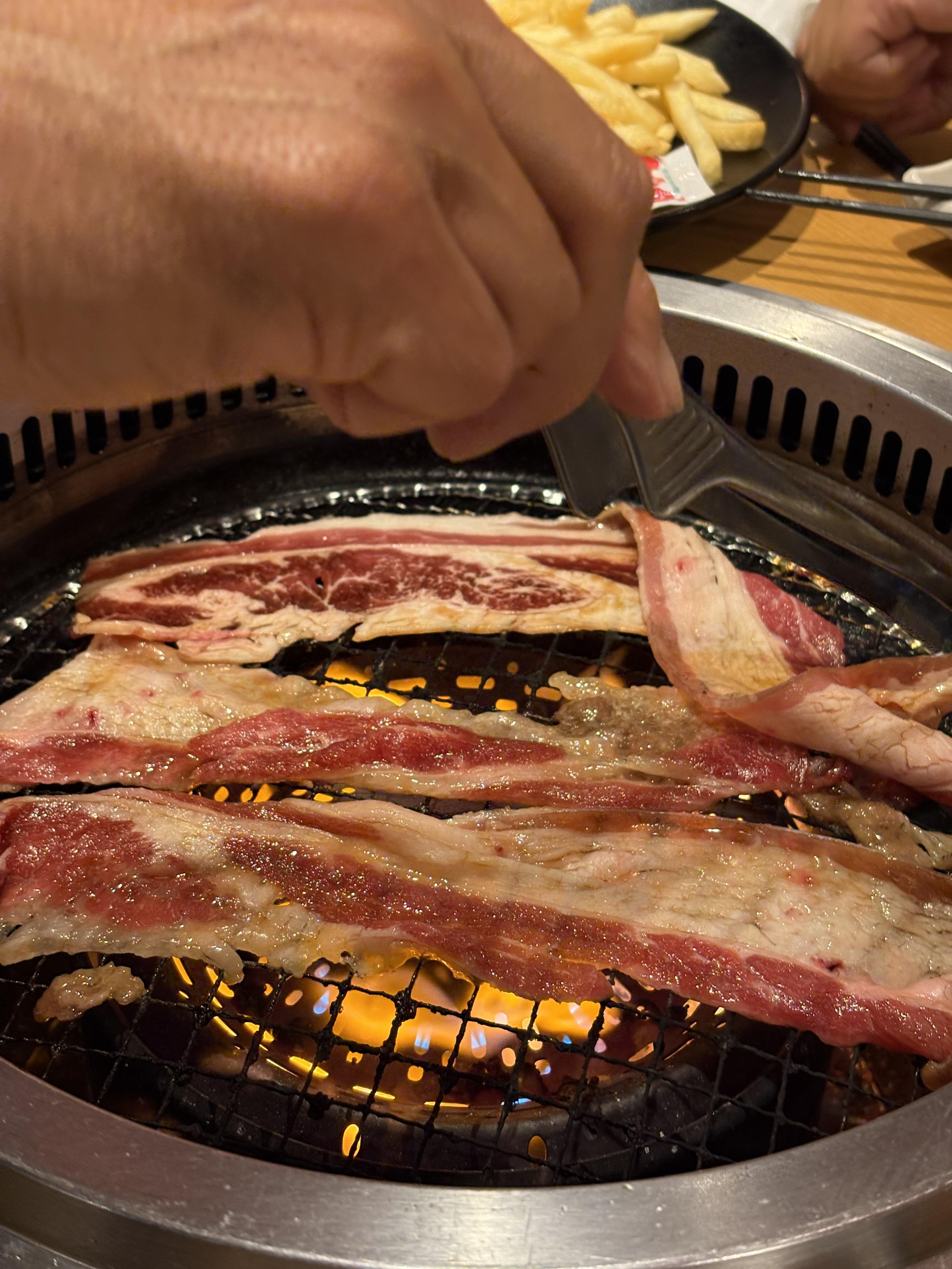 夜にやっと禁酒解禁！焼肉とビール＆マッコリをいただきました。補給食その２！！<br><br>その甲斐あって、今回はそこまでダメージはないですね♪(´ε｀ )<br><br>爪が１個逝ったぐらいですね。<br><br>夏は山！トレイルシーズン！！ボチボチやっていきます！<br>
