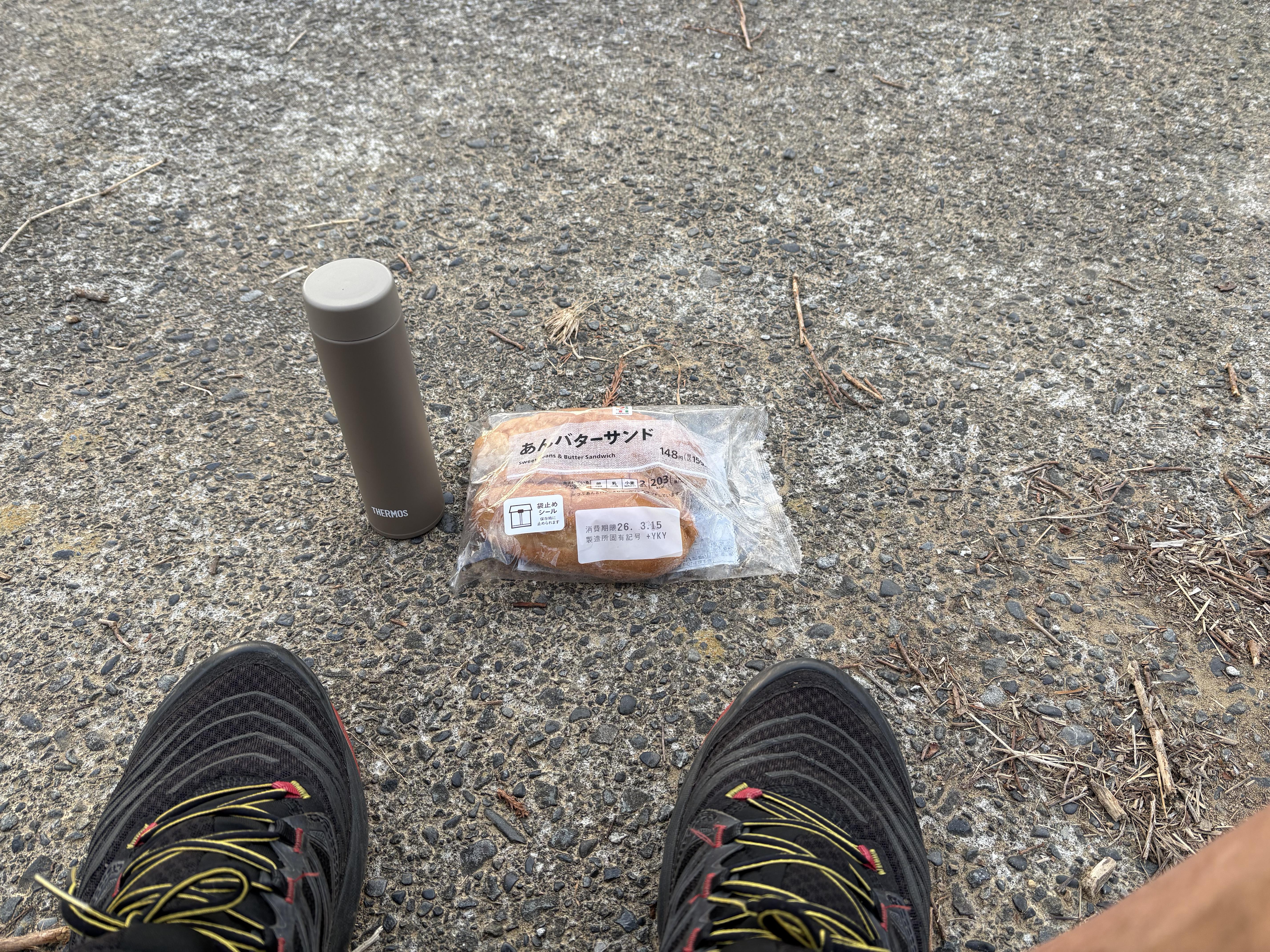 コーヒーとセブンのお気に入りのパン！（あんバターサンド）相性は言うまでもない！！<br>