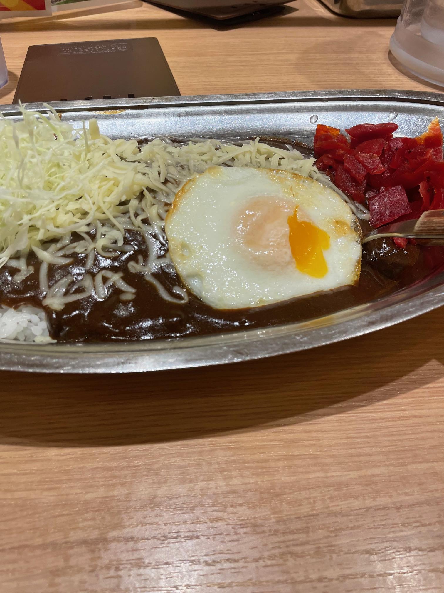 金沢に来て美味い飯を食べる!!<br><br>本音は寿司とか生魚を食べたかったのですが・・・・。<br>レース前なので我慢・・・。万が一の場合のことを考えて!!<br><br>金沢と言ったらゴーゴーカレー!?<br><br>カツを乗せるのも我慢<br><br>チーズ・目玉焼きで!!<br><br>正直言ってカツじゃないと物足りなさがあるよう気がしたかな