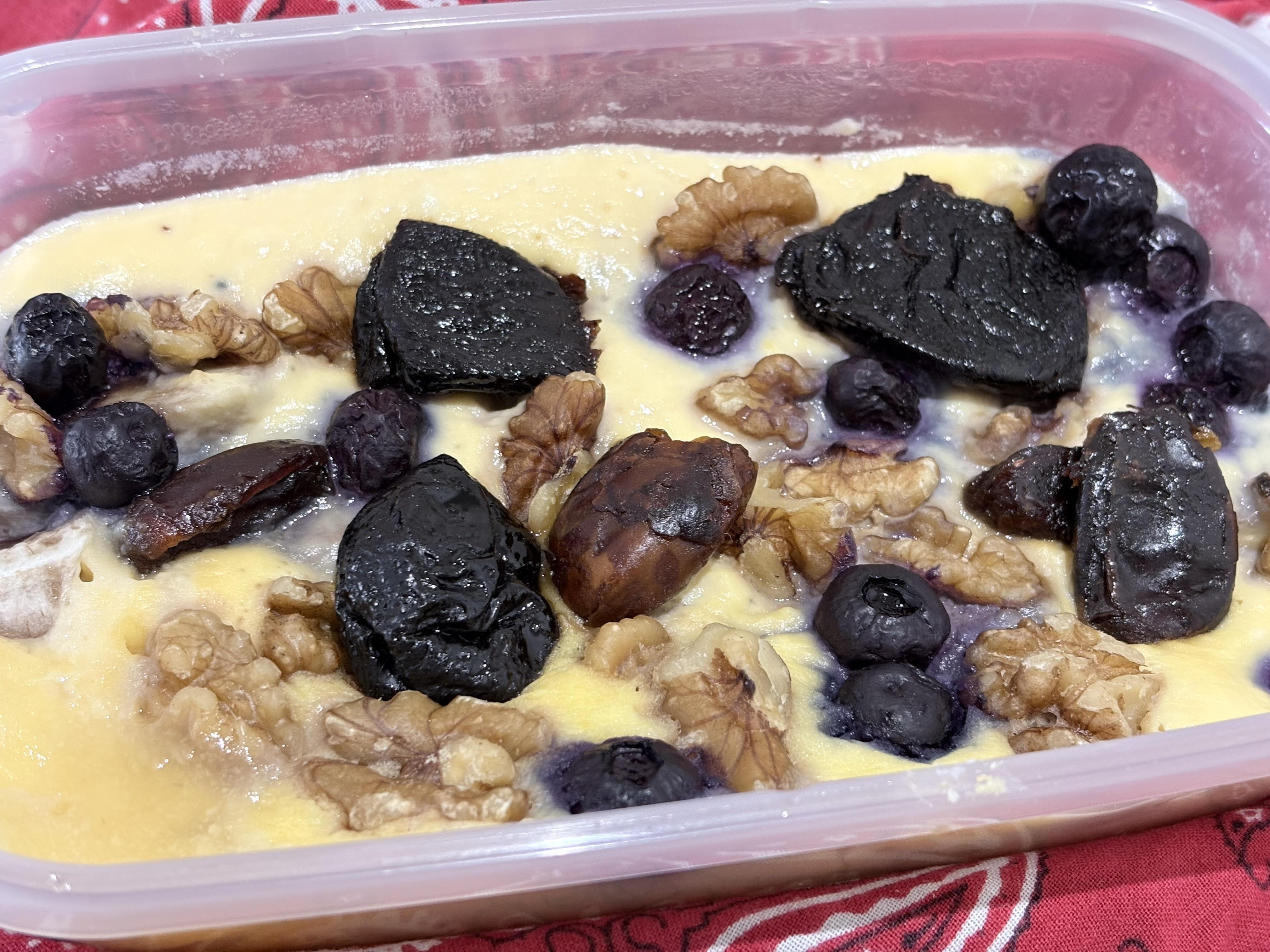 話変わって、今ハマっているレンチンでできる米粉パンケーキ！<br>見た目はイマイチですが、味は意外とうまい( ＾∀＾)<br><br>今朝も作っておやつとして食べます( ◠‿◠ )<br>