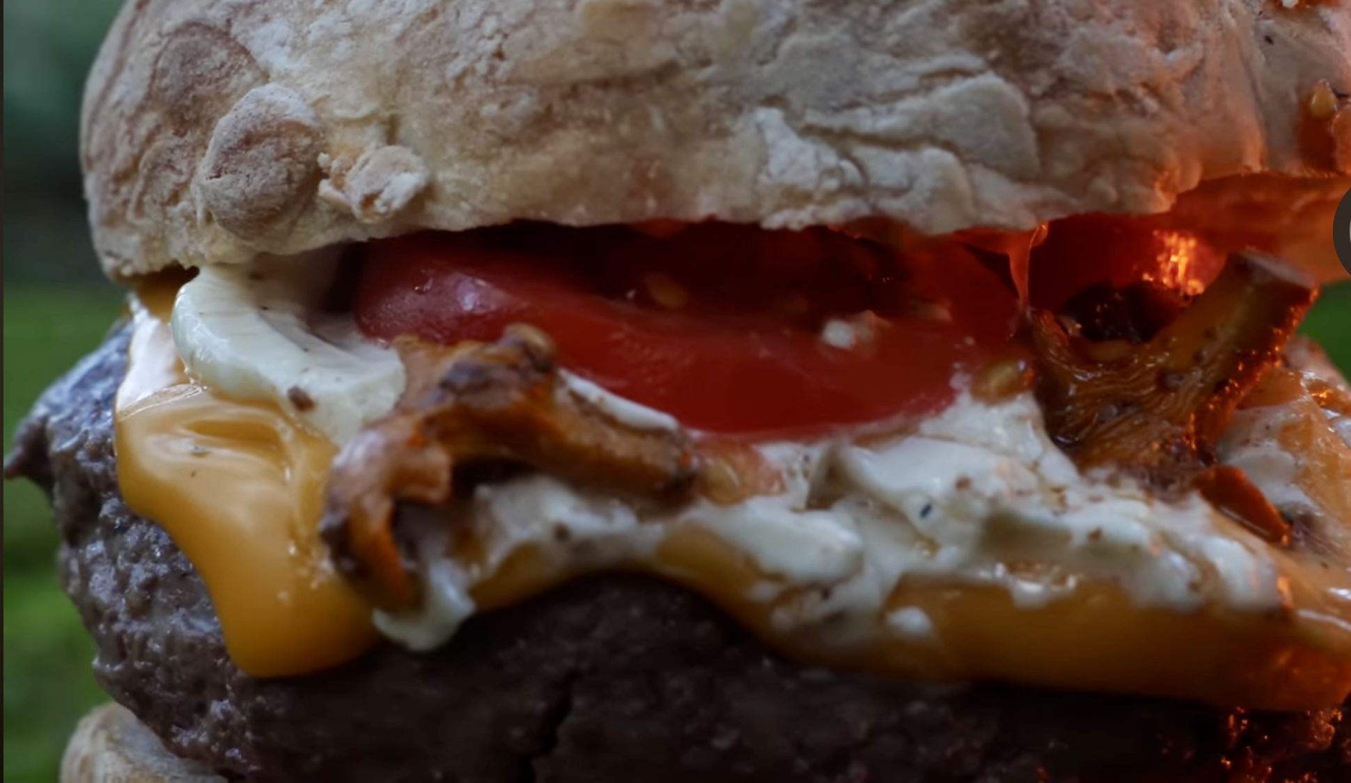 ゴール後に考えているのが、食べ物中で3番目に好きなハンバーガーとビールで<br>ぱーーーっとやりたいですね\(^o^)/<br><br>それまでは、食べ物も節制していい準備をしていきます!<br><br>この過程は、とても仕事につながります!<br><br>自分ができない事は指導することアドバイスはできない!<br><br>これだけは、トレーナーとしても治療家としても唯一心掛けて大切にしている事です。<br><br>説得力に欠けますからね(笑)<br>
