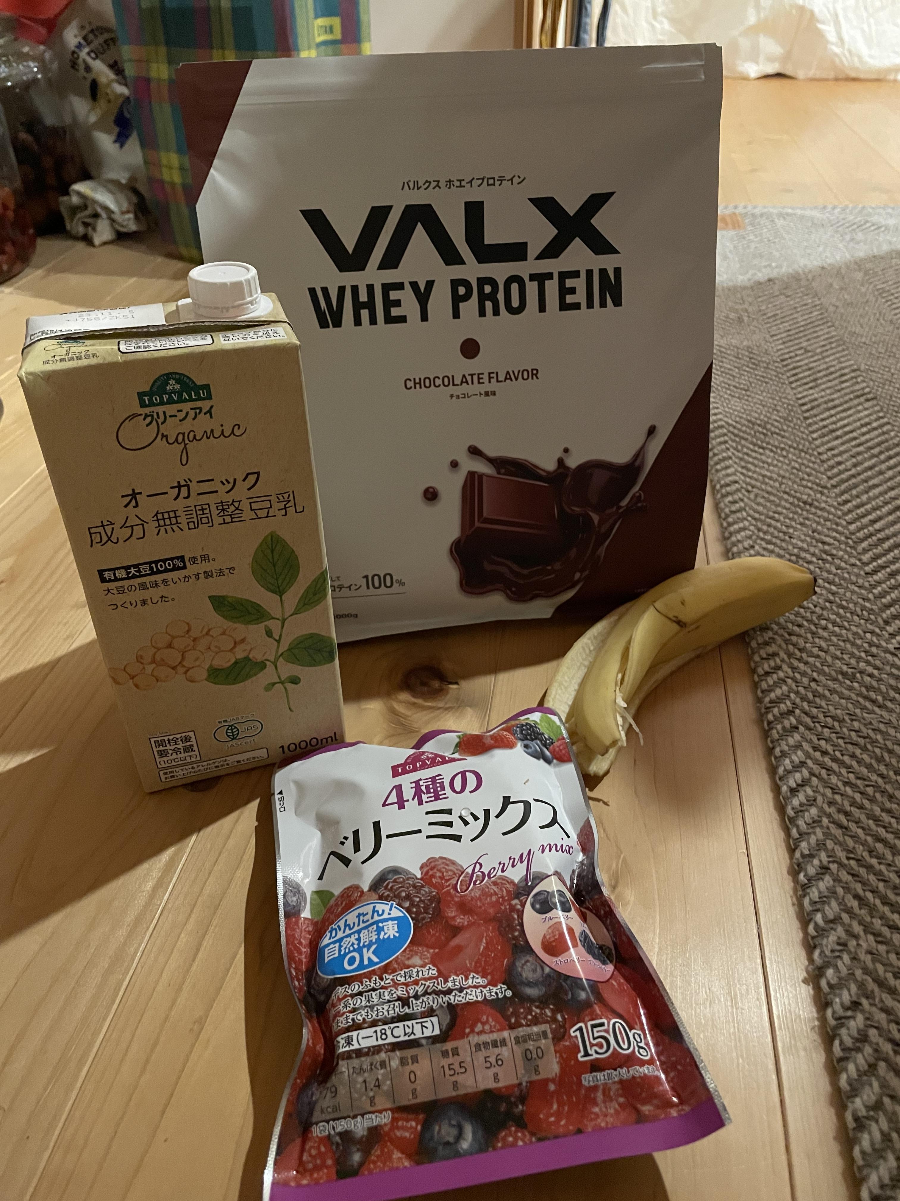 <b>プロテインのフレーバーはお好みで！！<br>プロテインシェイクの時はチョコがおすすめかな！？<br>冷凍果物とプロテインを自分なりにチョイスしてみよう＼(^o^)／</b>