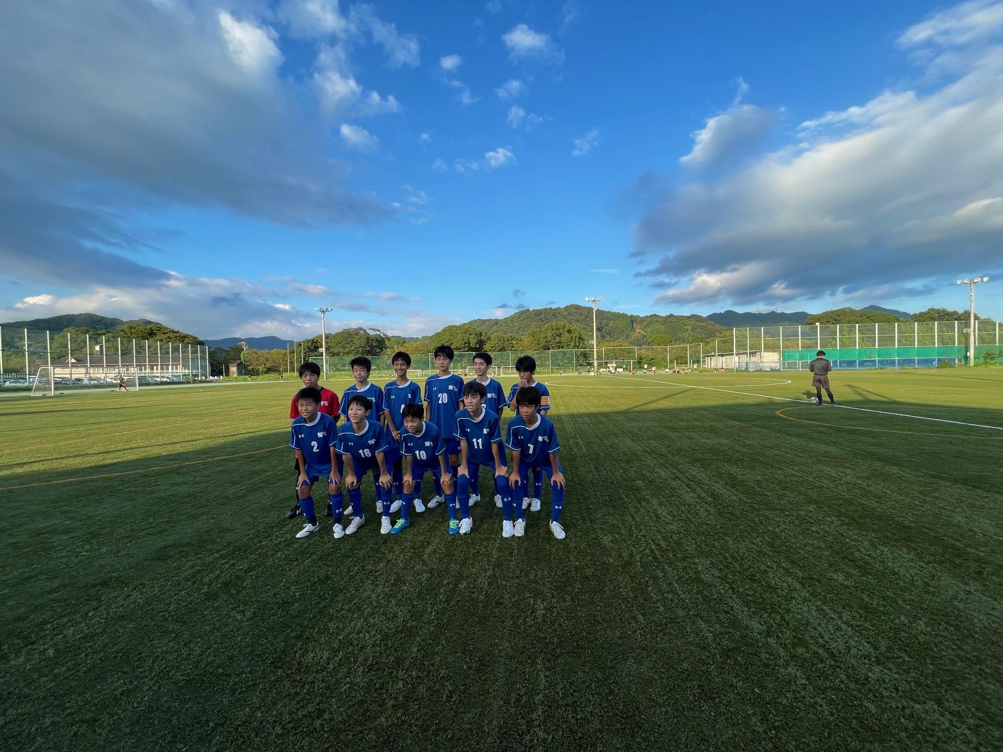 <b><span style='color:#ff0000;'>９月９日（土）</span>は１年生大会予選リーグ第２節が行われました。<br>先週は１－０と僅差の試合でしたが、<br>今日の試合は６－０と快勝！！<br><br>しかし、得点と同じぐらい決定機を外してしまったのも事実！！<br><br>リーグ戦では得失点で明暗を分けてしまうことも・・・。<br><br>次節以降に活かしてくれることを祈るばかりです＼(^o^)／<br><br>怪我無く終えれて何よりです!(^^)!</b>