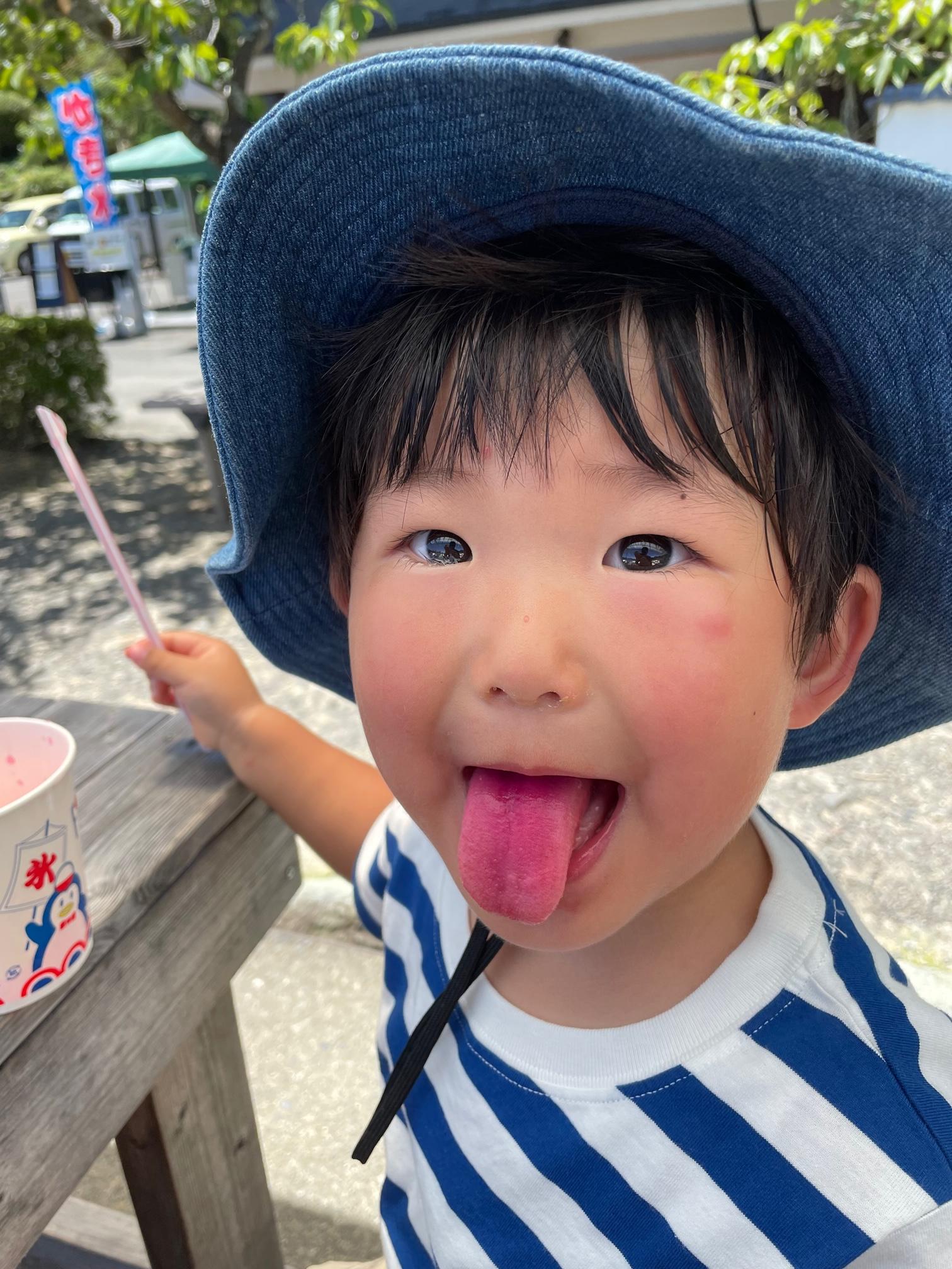 <span style='color:#ff0000;'><span style='font-size:1.4em;'><b>お姉ちゃんの真似をしたがる年頃！？</b></span></span>
